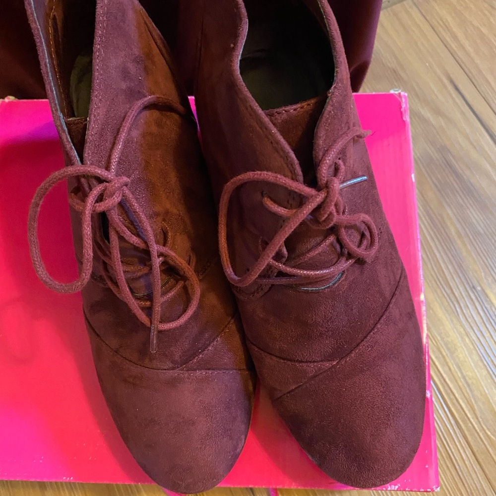 Women Ivy Road Burgandy Dress & Burgundy ankle boots!!! This is a bundle! - Picture 8 of 10